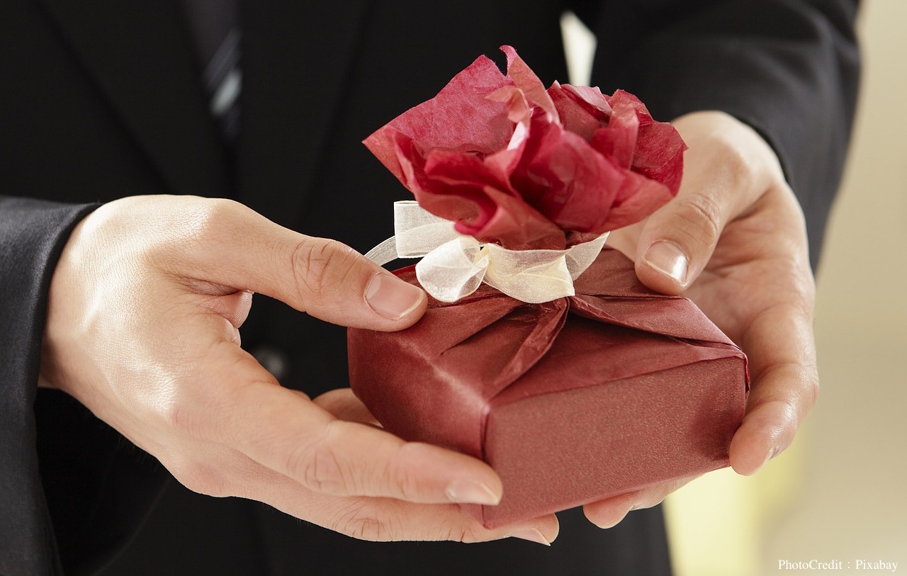 為什麼那麼多新年禮品被轉送？學習這兩家公司的送禮藝術，避免禮物被回收！