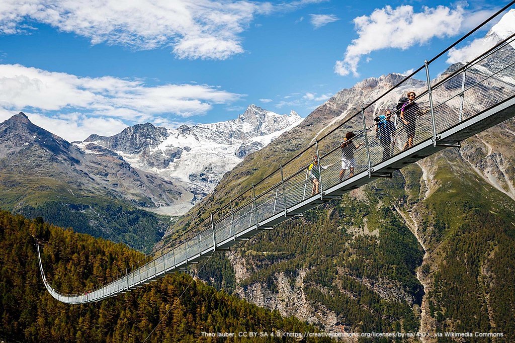人生就像走吊橋！世界上最長的四座吊橋，教我們哪些不虛此行的走法？